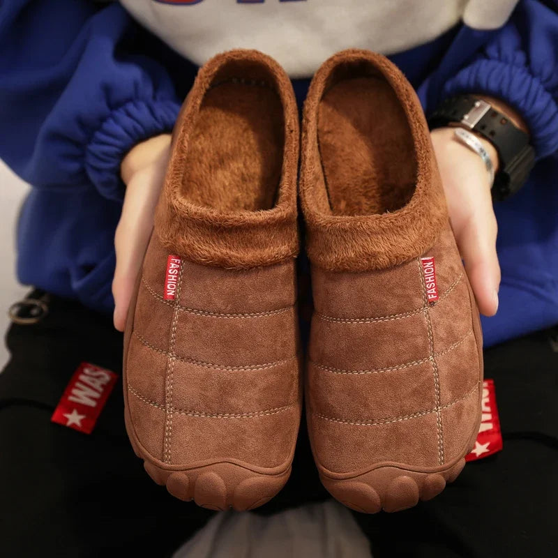 Pantuflas calientitas de cuero y lana gruesa para el invierno 🔥👟. Antideslizantes, estilosas, para él y ella. Mantén tus pies tostados y a la moda. Un abrazo cálido y chic.