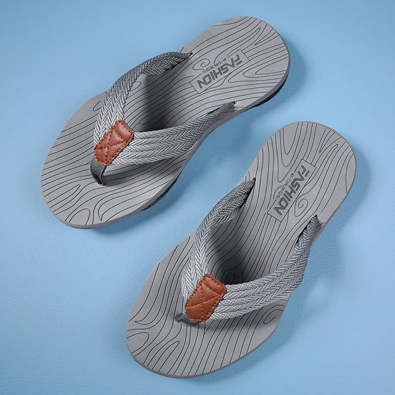 ¡Descansa con estilo este verano! Sandalias suaves, antideslizantes para casa o hotel, ideales para el baño. Colores sólidos, tallas 39-45. Confort total 🏡🌞.