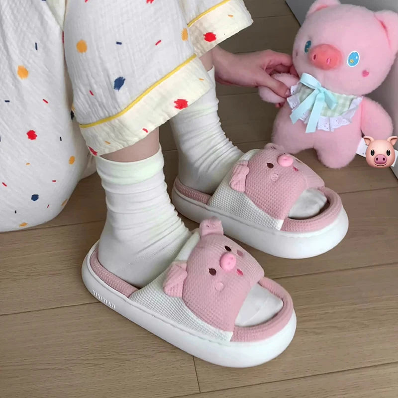 Pantuflas de Cerdito 🐷💕: ternura y comodidad todo el año. Diseño abierto, transpirable, alta calidad. Encanto en cada paso para todos en casa 🏠✨.