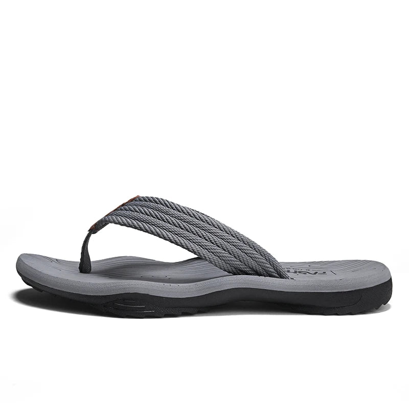 ¡Descansa con estilo este verano! Sandalias suaves, antideslizantes para casa o hotel, ideales para el baño. Colores sólidos, tallas 39-45. Confort total 🏡🌞.