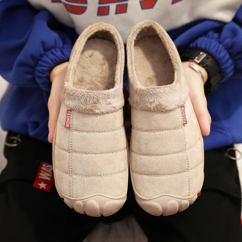 Pantuflas calientitas de cuero y lana gruesa para el invierno 🔥👟. Antideslizantes, estilosas, para él y ella. Mantén tus pies tostados y a la moda. Un abrazo cálido y chic.