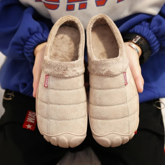 Pantuflas calientitas de cuero y lana gruesa para el invierno 🔥👟. Antideslizantes, estilosas, para él y ella. Mantén tus pies tostados y a la moda. Un abrazo cálido y chic.